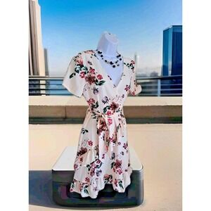 Locryz Dress M Cream Floral Print Surplice Ruffle Belted Summer Romantic NWT